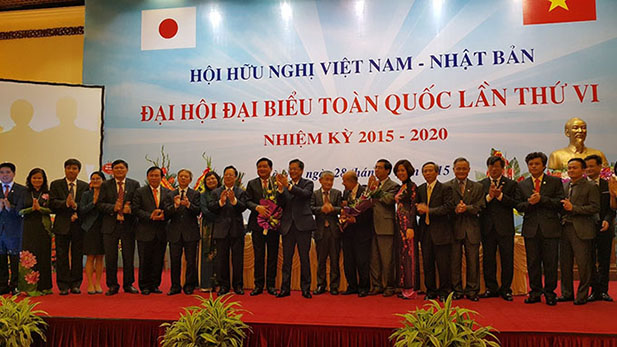 Chủ tịch Phạm Việt Khoa (ngoài cùng, bên phải) vinh dự được bầu chọn vào Ban chấp hành và Ban thường vụ Hội hữu nghị Việt Nam – Nhật Bản.