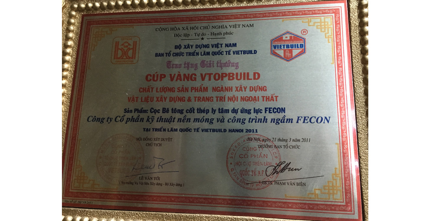 Cúp vàng VTOP BUILD - do Bộ Xây dựng Việt Nam và BTC triển lãm Quốc tế VietBuild trao tặng