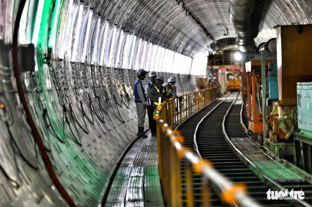 Sau lễ, công nhân tất bật thi công để đường hầm metro thứ hai hoàn thành đúng tiến độ