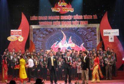 Công ty FECON nhận giải thưởng thương hiệu mạnh Việt Nam năm 2011