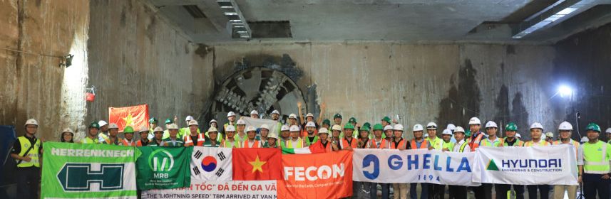 ROBOT TBM SỐ 1 KHOAN XUYÊN LÒNG ĐẤT TIẾN VÀO GA S11 - VĂN MIẾU